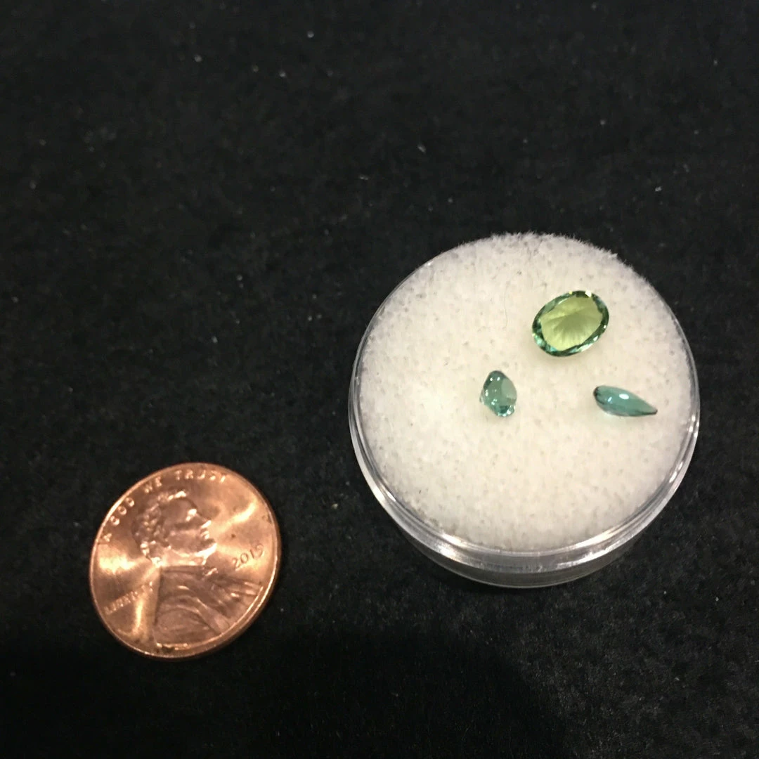 Crystal Crystal / Gemstone Clearance Nigerian Emerald - For Jewelry & Wraps - This Row Eighty - 3 Crystal Crystal / Gemstone Clearance Nigerian Emerald - For Jewelry & Wraps - This Row Eighty -